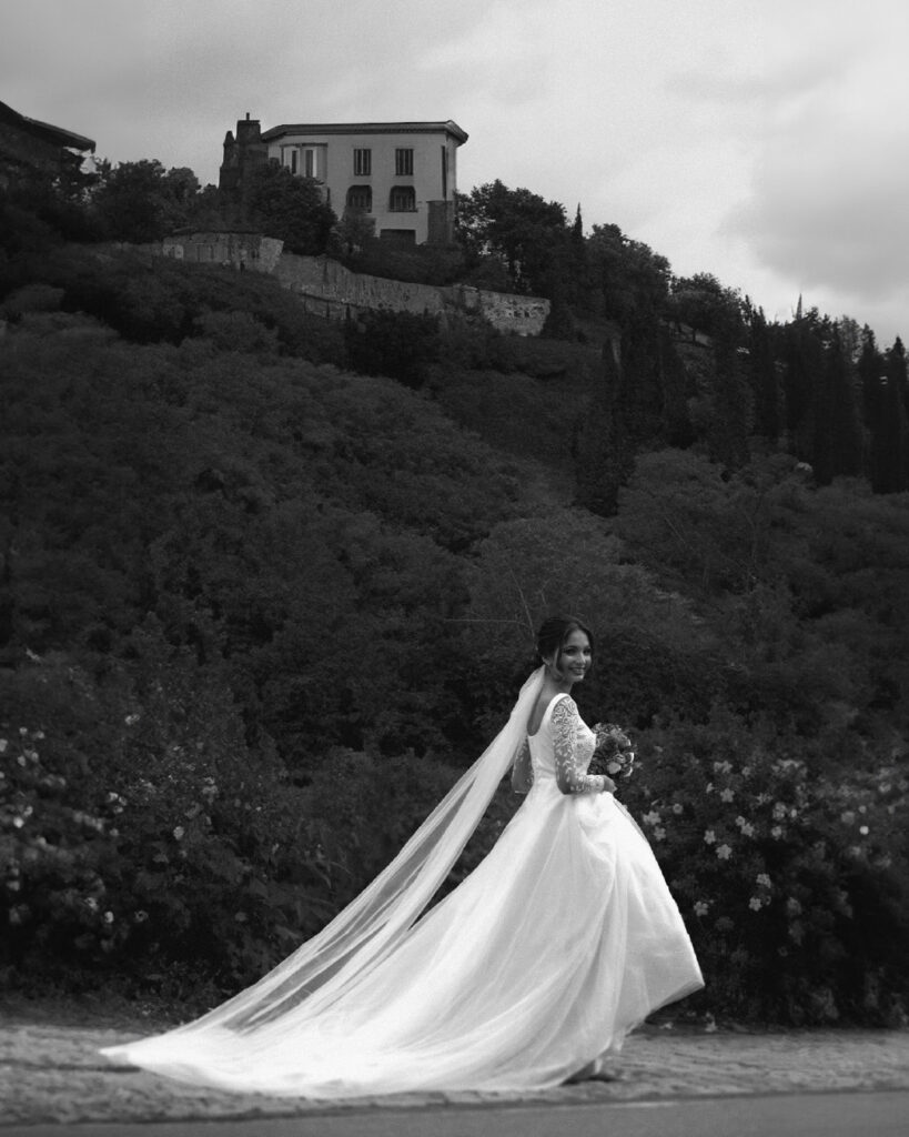 Top wedding photography trends for 2025.